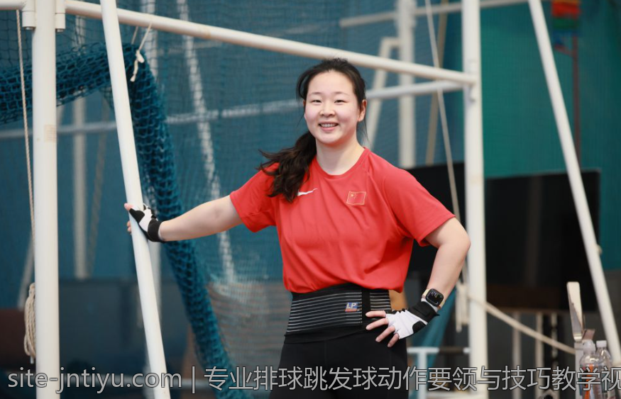 专业排球跳发球动作要领与技巧教学视频