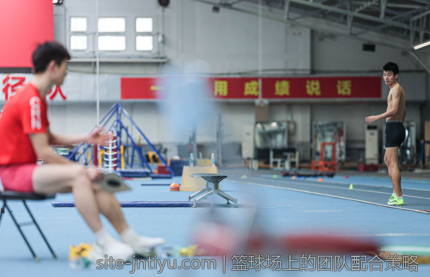 篮球场上的团队配合策略